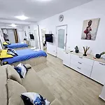 Modern & Cozy Cismigiu Park - Pop6 Apartment